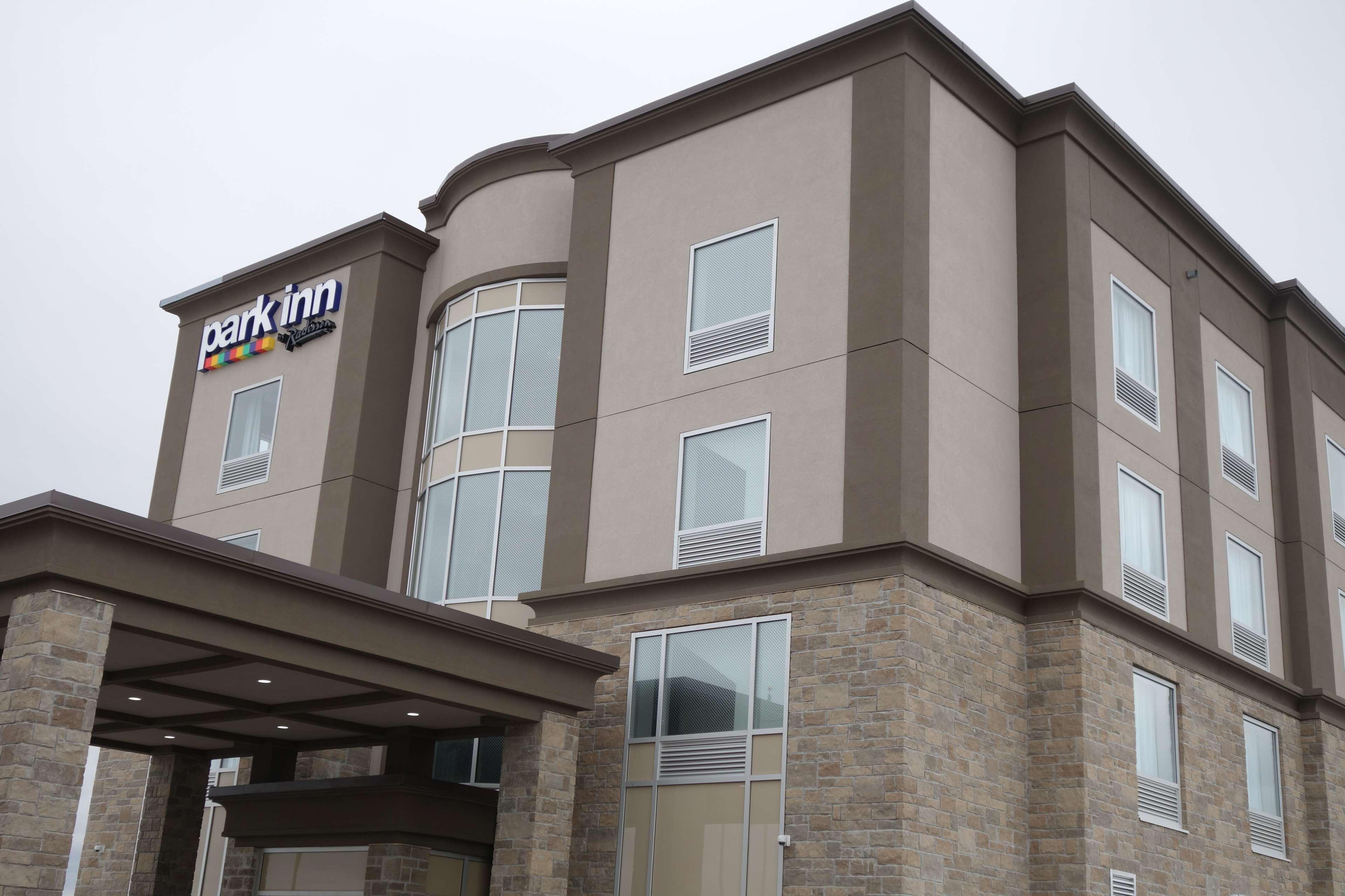 Park Inn By Radisson Brampton, On Esterno foto