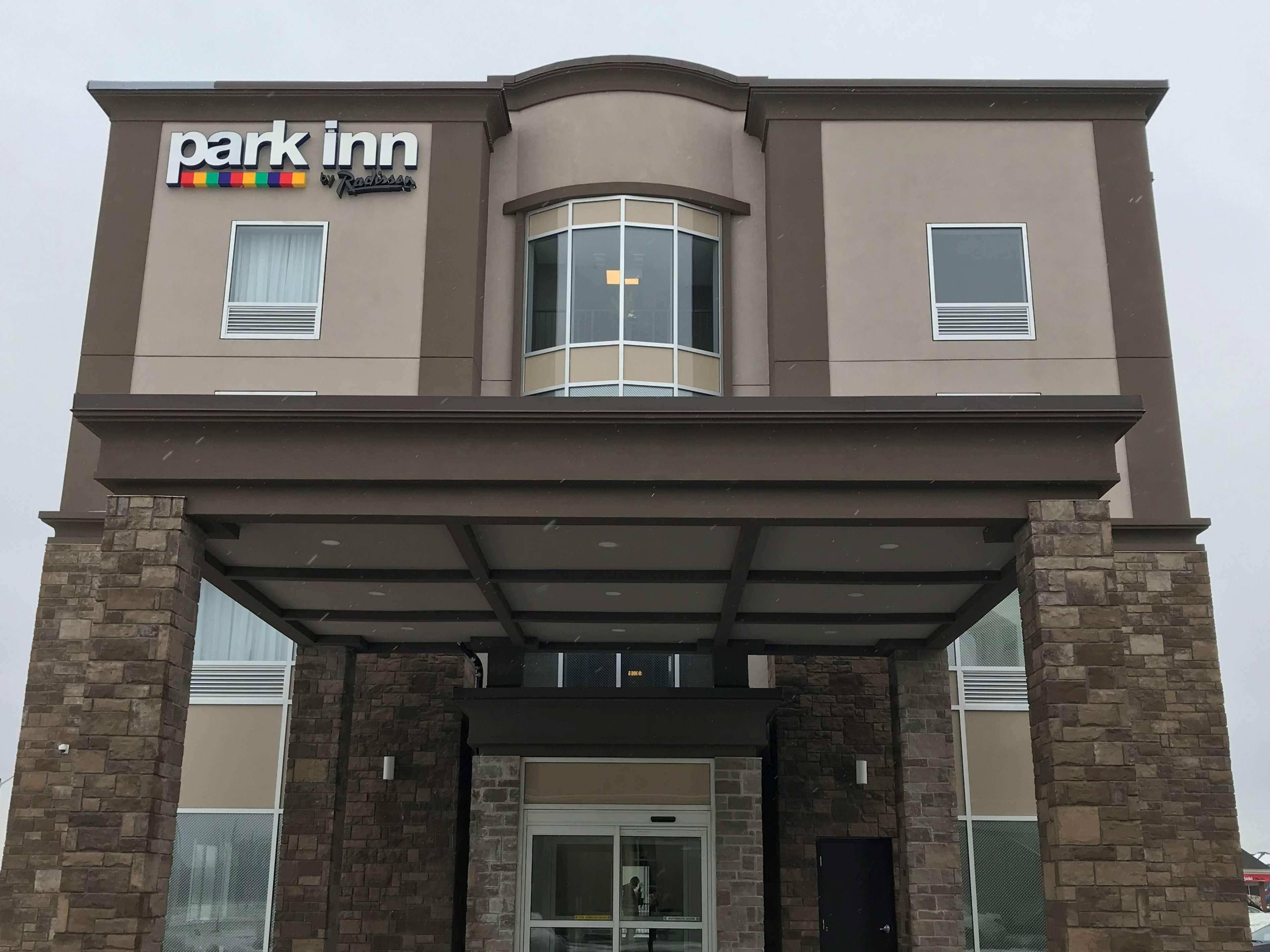 Park Inn By Radisson Brampton, On Esterno foto