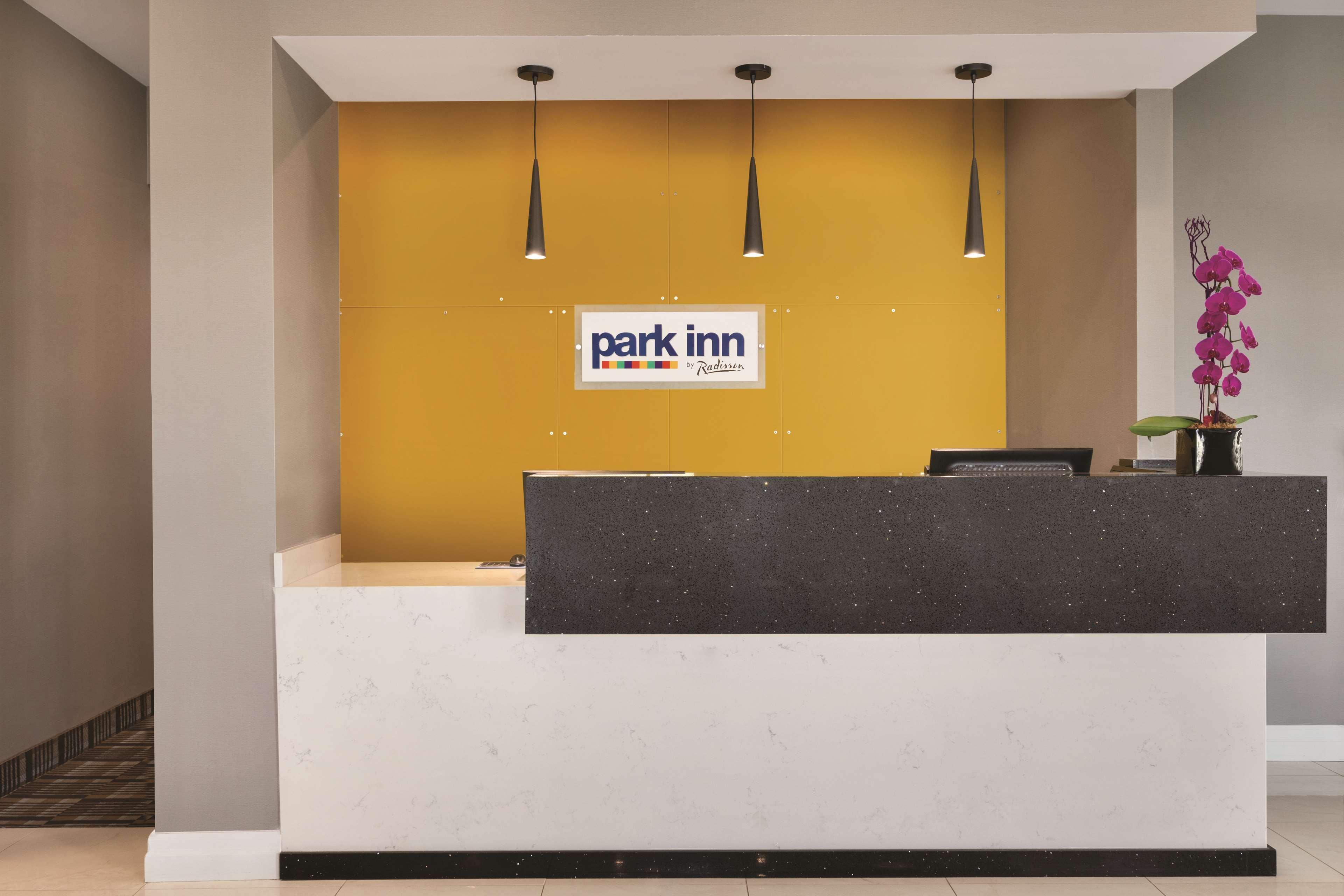 Park Inn By Radisson Brampton, On Esterno foto