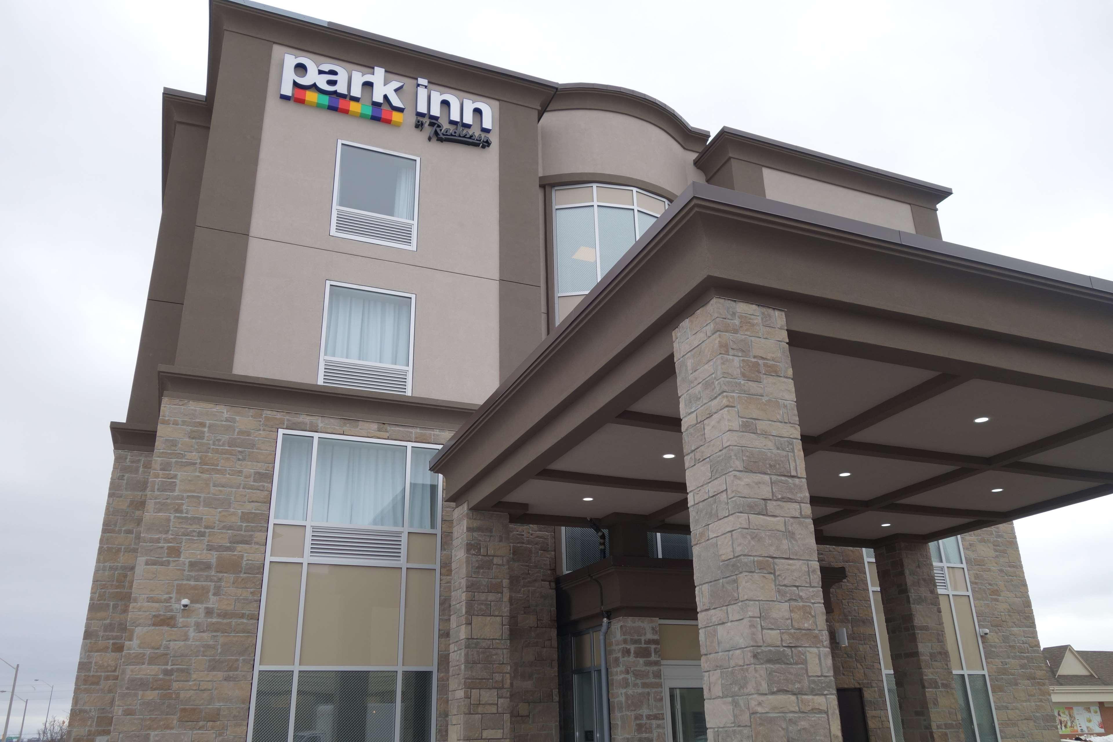 Park Inn By Radisson Brampton, On Esterno foto